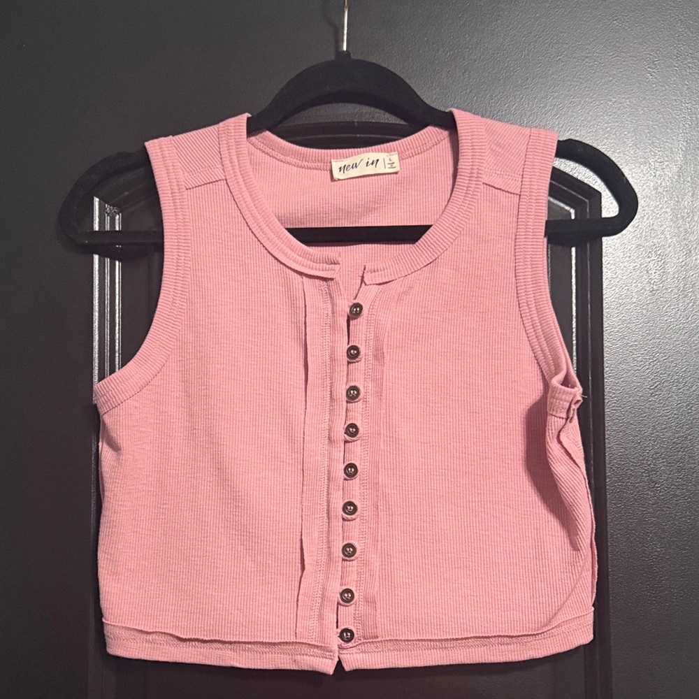 New In Pink Ribbed Button-Front crop